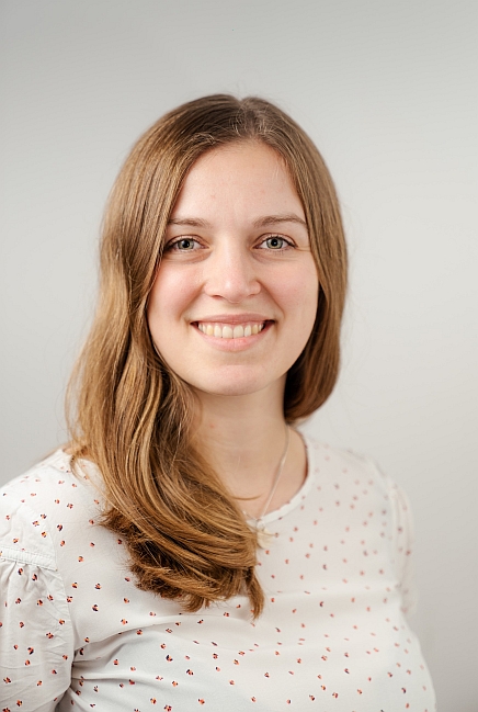 Dr. des. Lisa Schmid